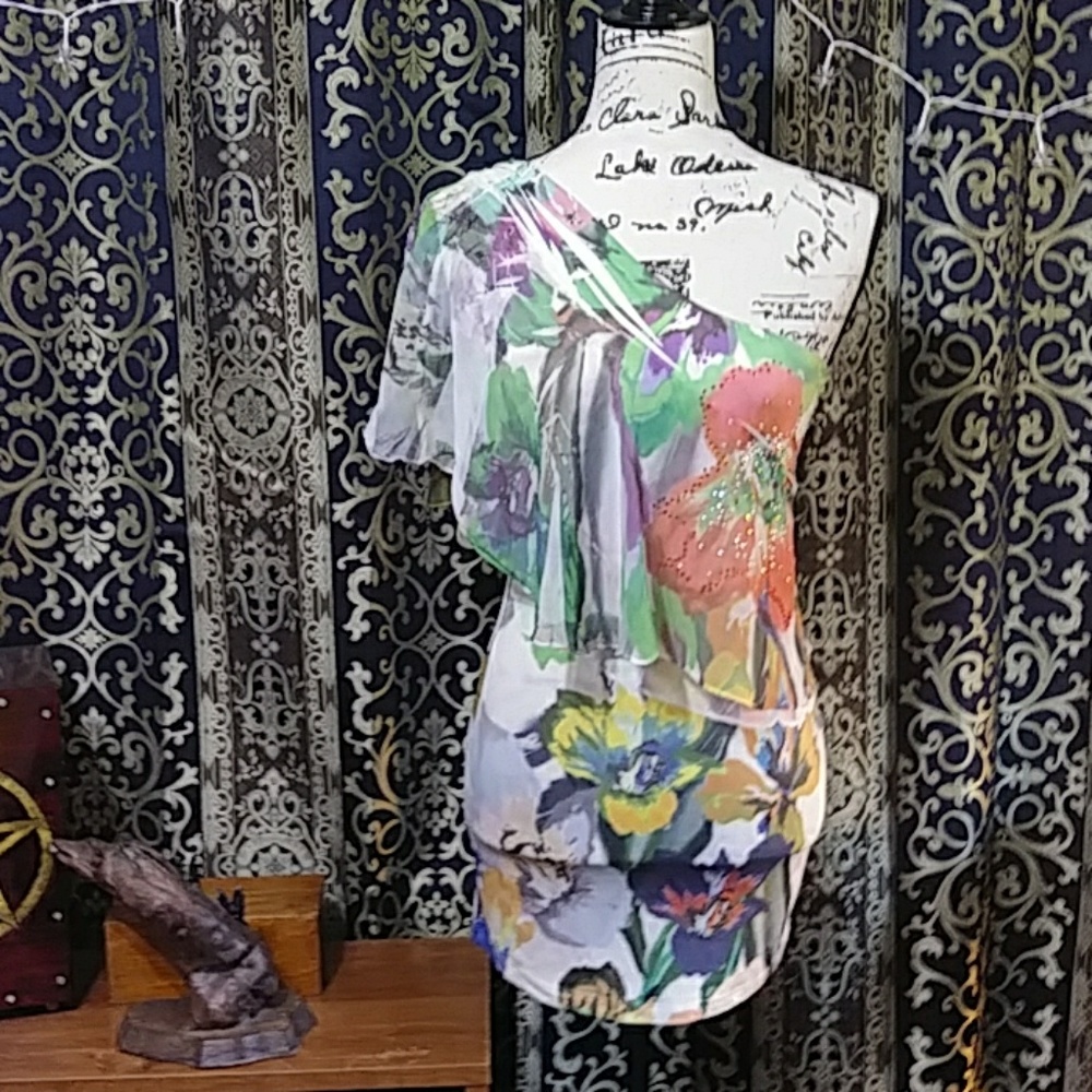 Sexy MONACO Floral Ruffled One Shoulder Studded Sparkles Top Vintage